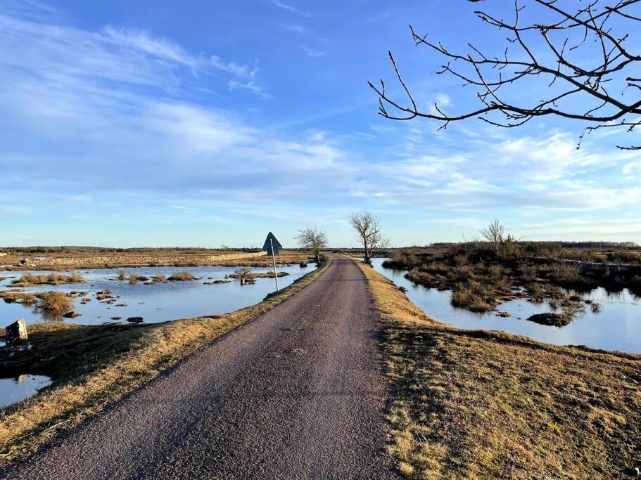 Stuga Med Panoramautsikt, Paradis Foer Fagelskadare Och Vandrare, Sjaelvstaed Efter Besoek Morbylanga Luaran gambar